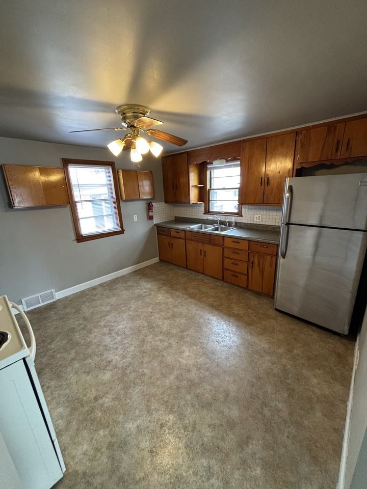 1516 E Pauline St #NA - Photo 5 of 11