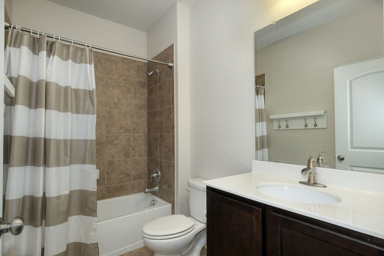 1804 Elaina Loop - Photo 3 of 12