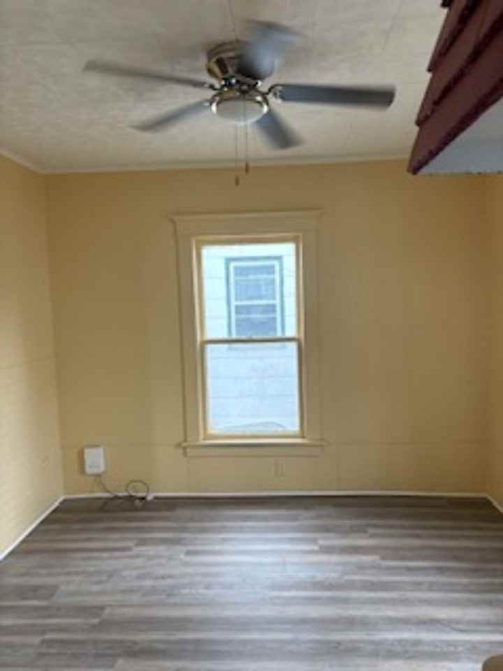 1019 W 5th St - Photo 2 of 13