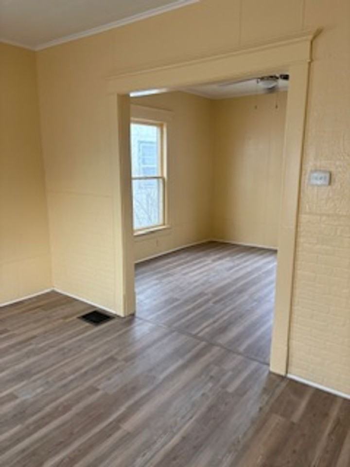 1019 W 5th St - Photo 7 of 13