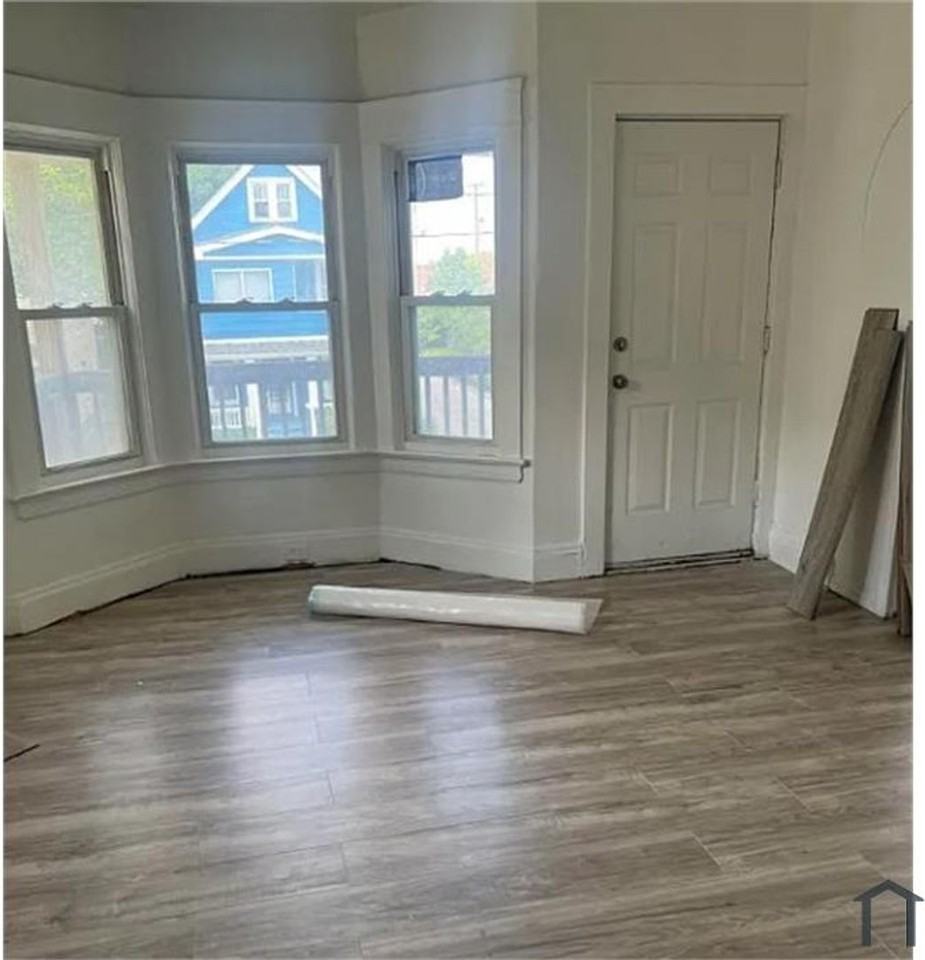 2761 2761 E 120TH ST. - 2761 E 120th St - Photo 4 of 7