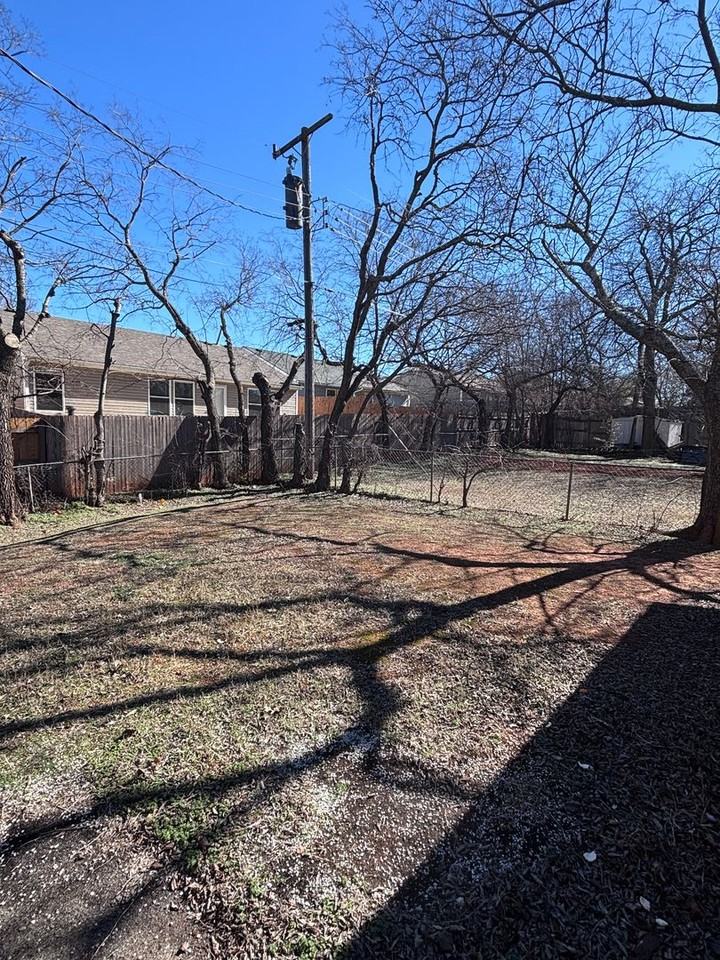 2423 Kiowa Way - Photo 2 of 8