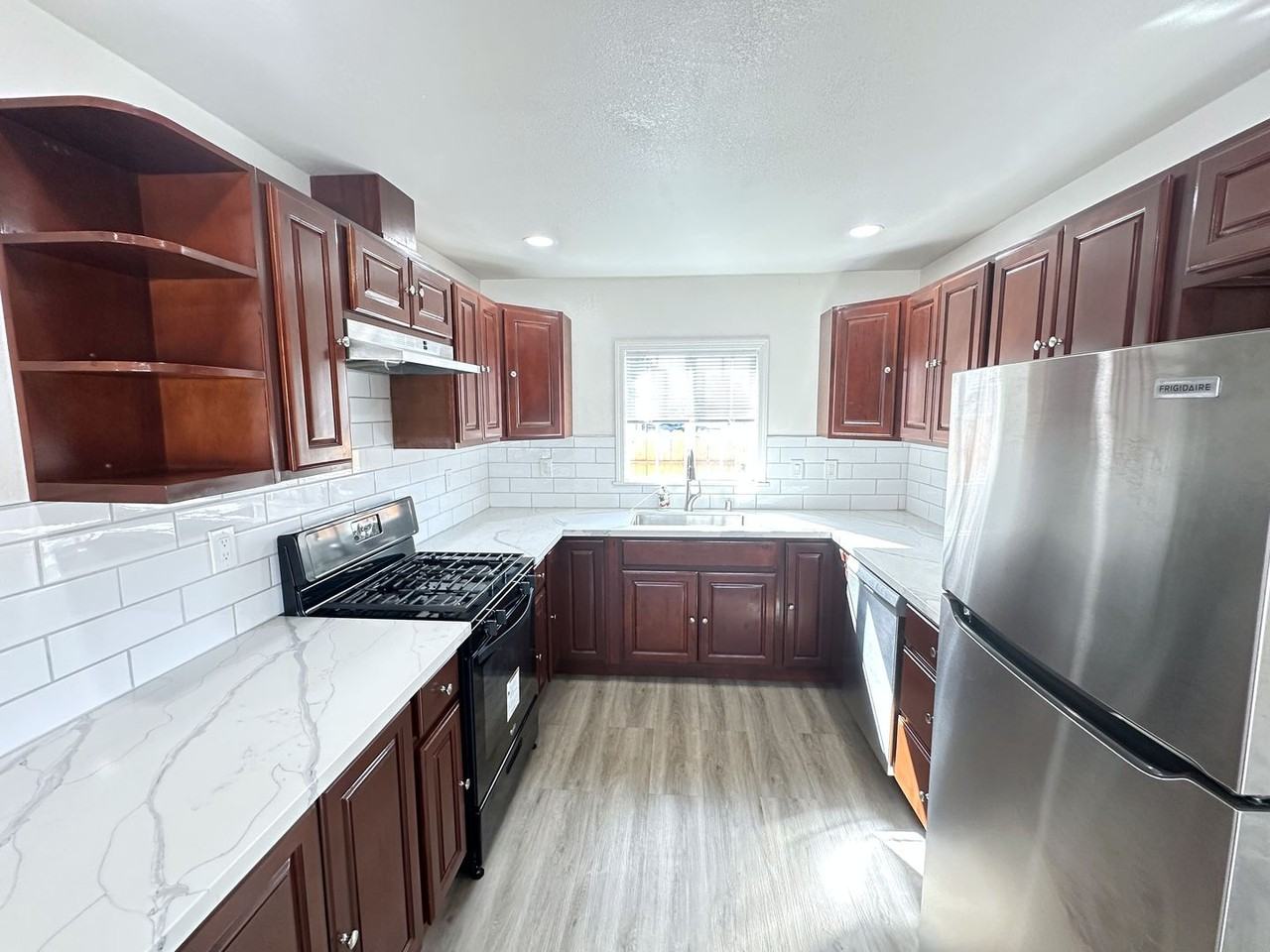 Ready For Move In! ~Amazing and Newly Renovated 2 Beds 1 Bath - Photo 3 of 50