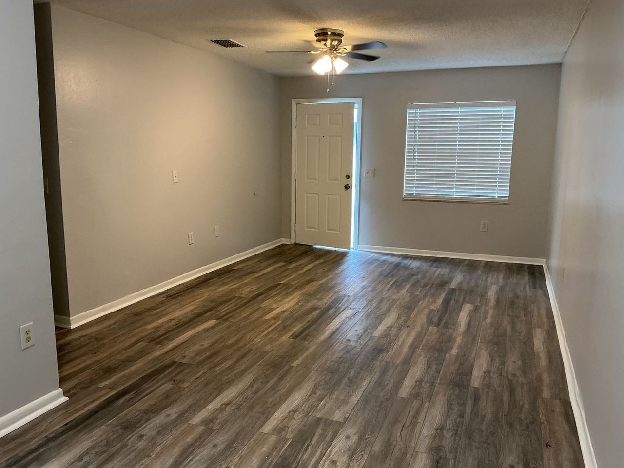 1337 E Myrtle St - Photo 2 of 10