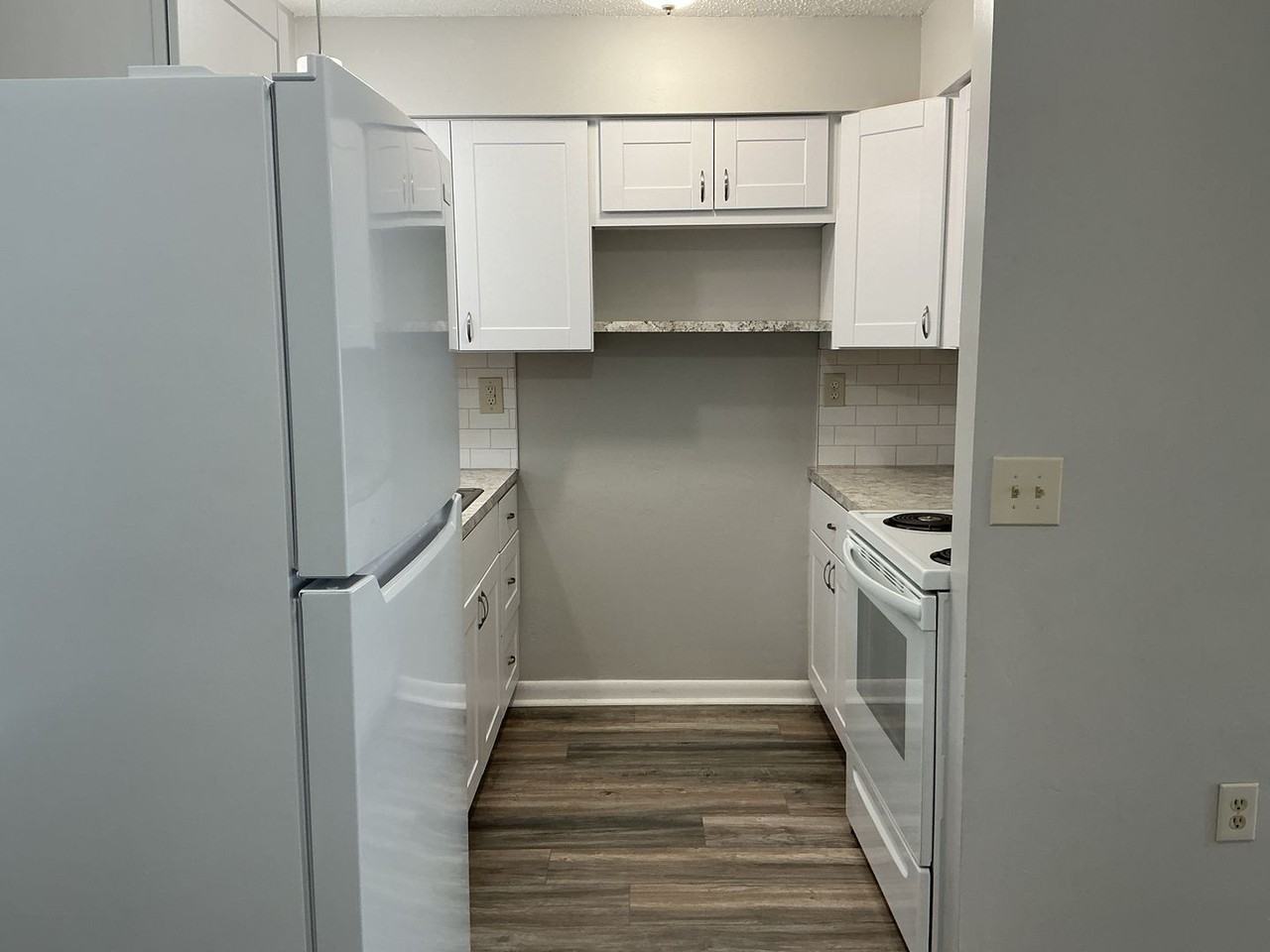 1337 E Myrtle St - Photo 3 of 10