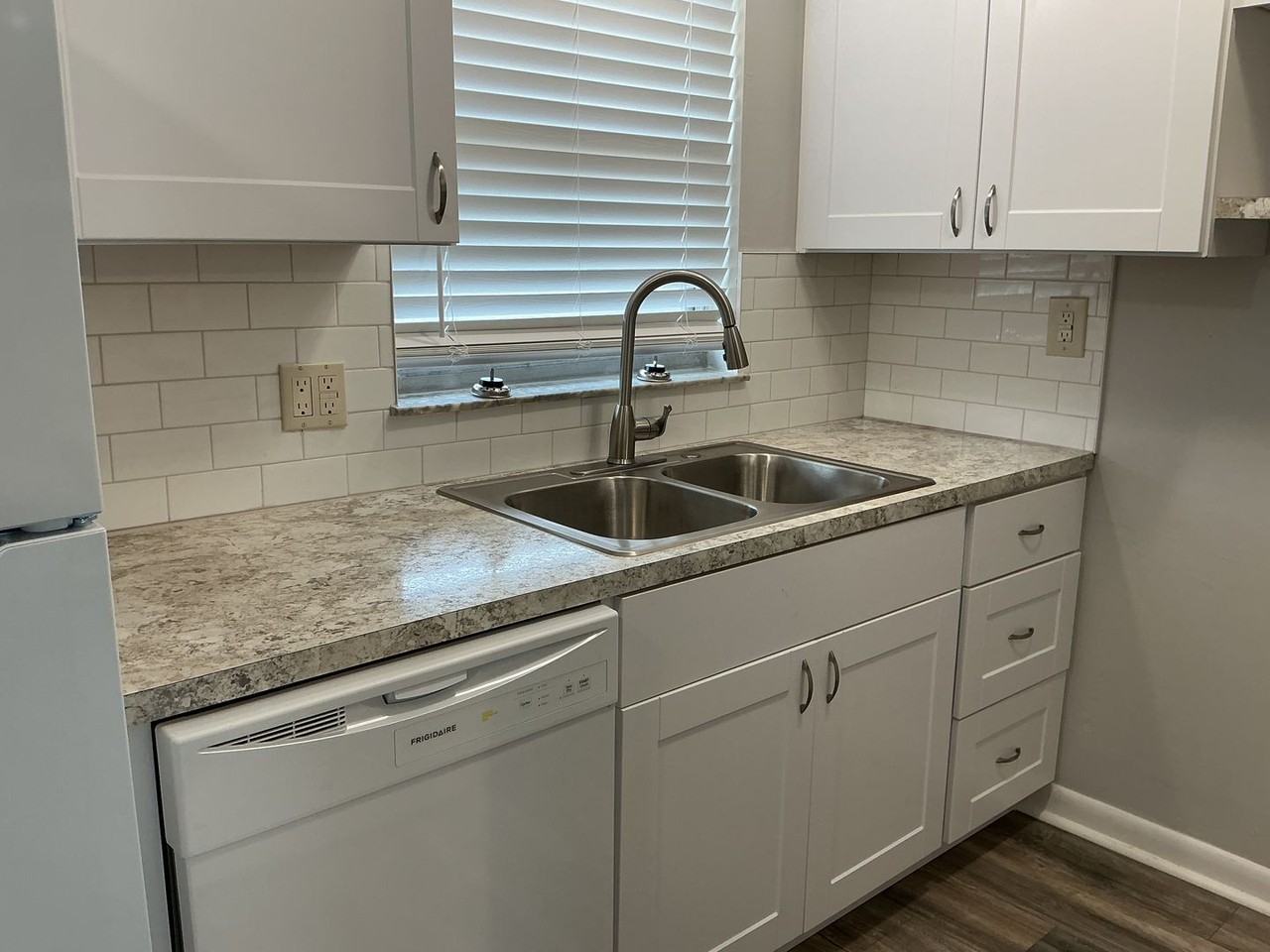 1337 E Myrtle St - Photo 4 of 10