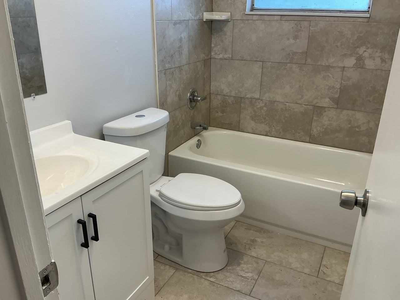 1337 E Myrtle St - Photo 5 of 10