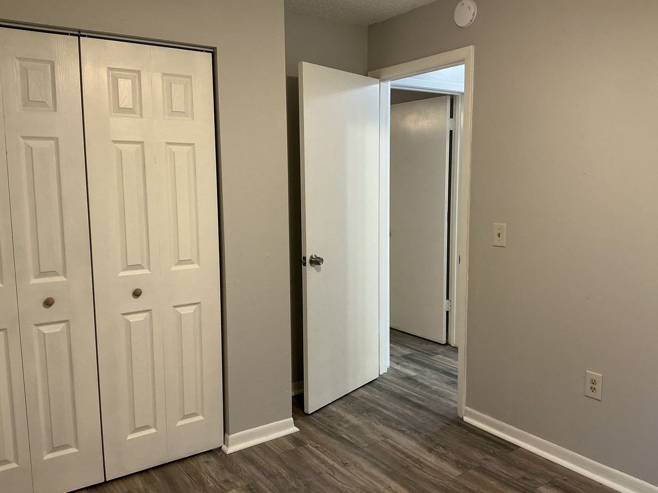 1337 E Myrtle St - Photo 6 of 10