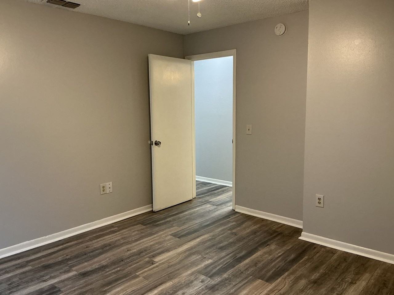 1337 E Myrtle St - Photo 7 of 10