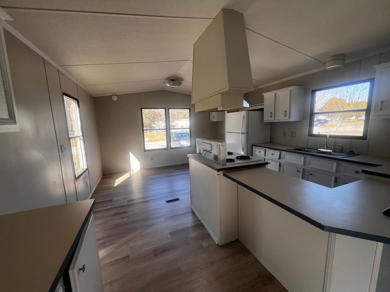 424 Daly St - Photo 2 of 12