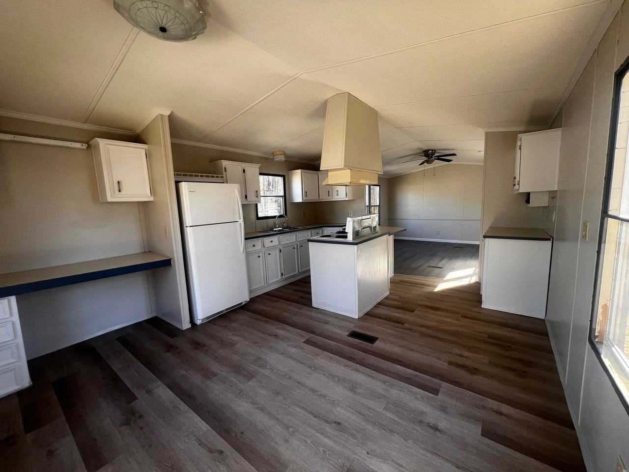 424 Daly St - Photo 3 of 12
