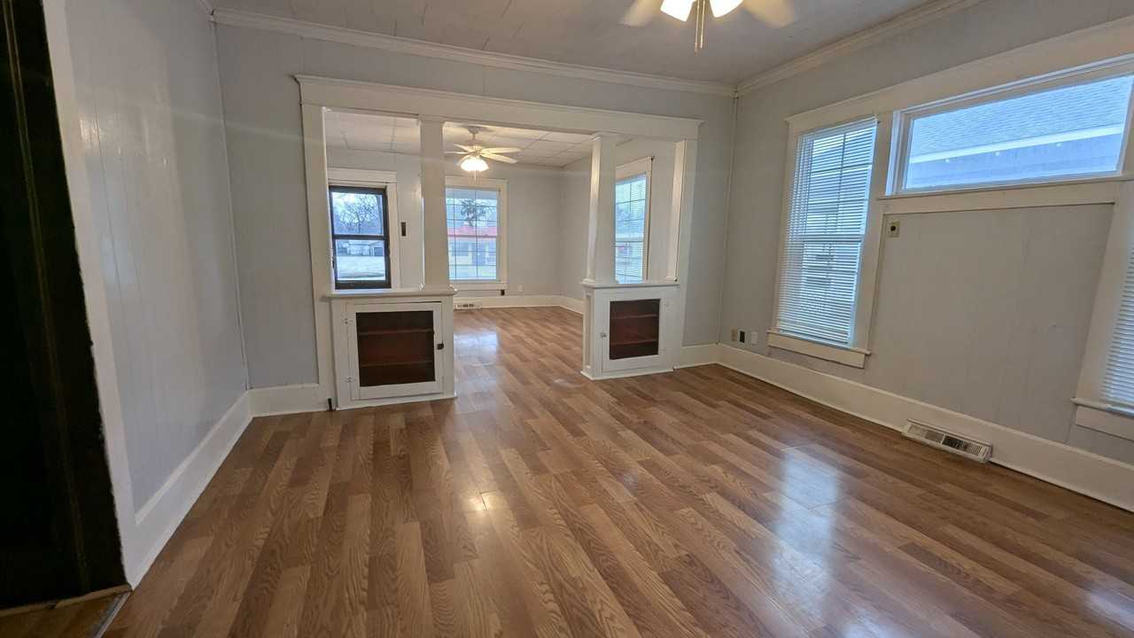 413 S Broadway St - Photo 7 of 10