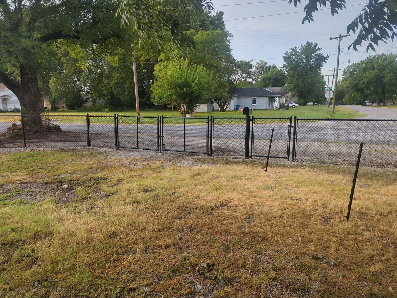 410 E 6th St - Photo 2 of 24