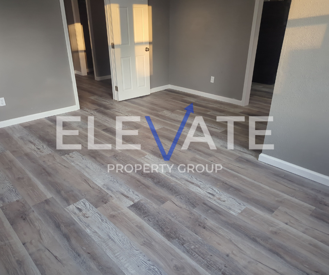 410 E 6th St - Photo 4 of 24