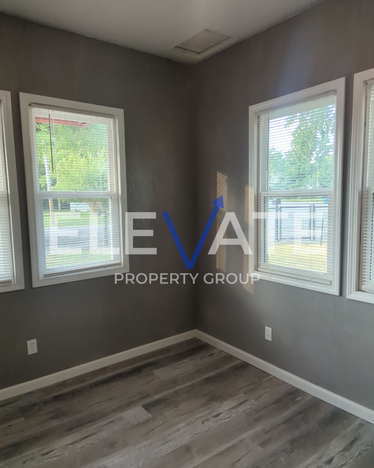 410 E 6th St - Photo 6 of 24