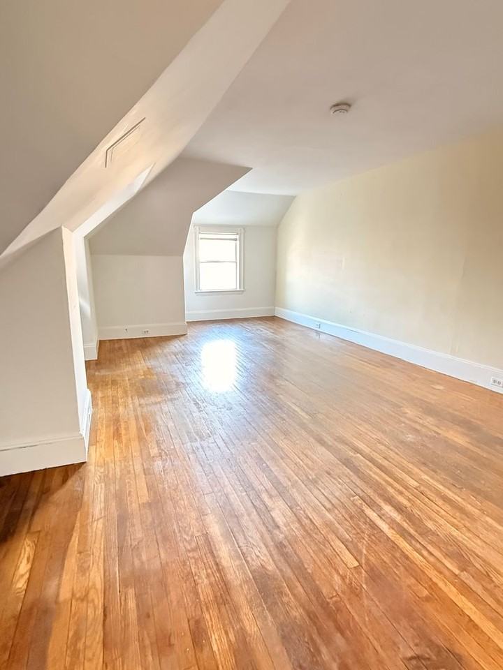 8 Quint Ave - Photo 2 of 8