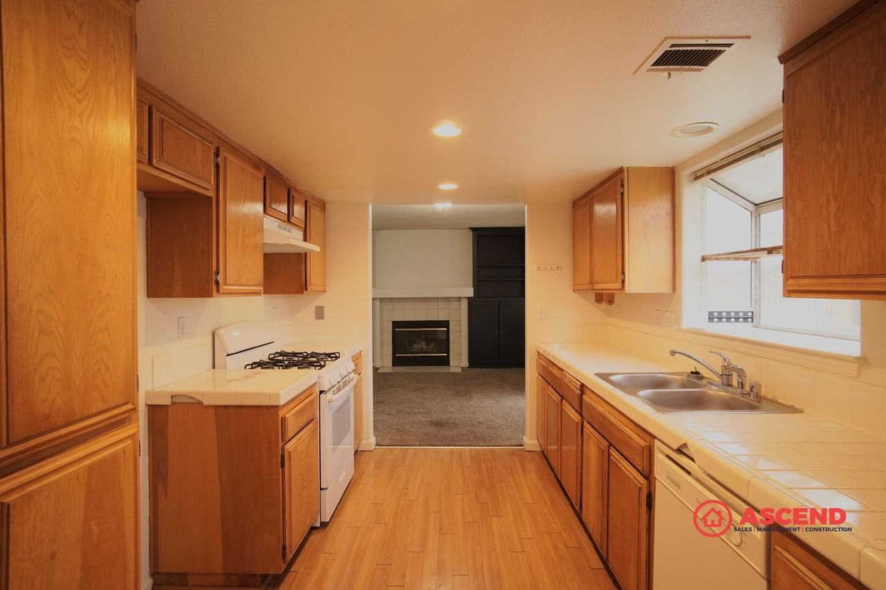 3220 Cattleman St - Photo 5 of 24