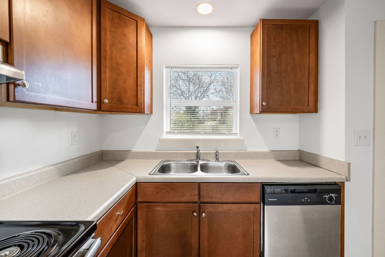 4012 Delaware Ave - Photo 4 of 19