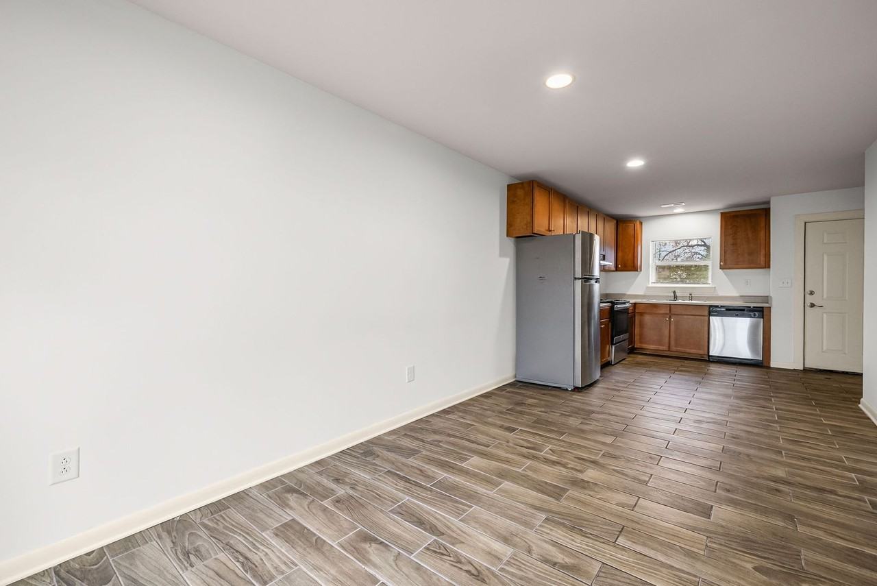 4012 Delaware Ave - Photo 5 of 19