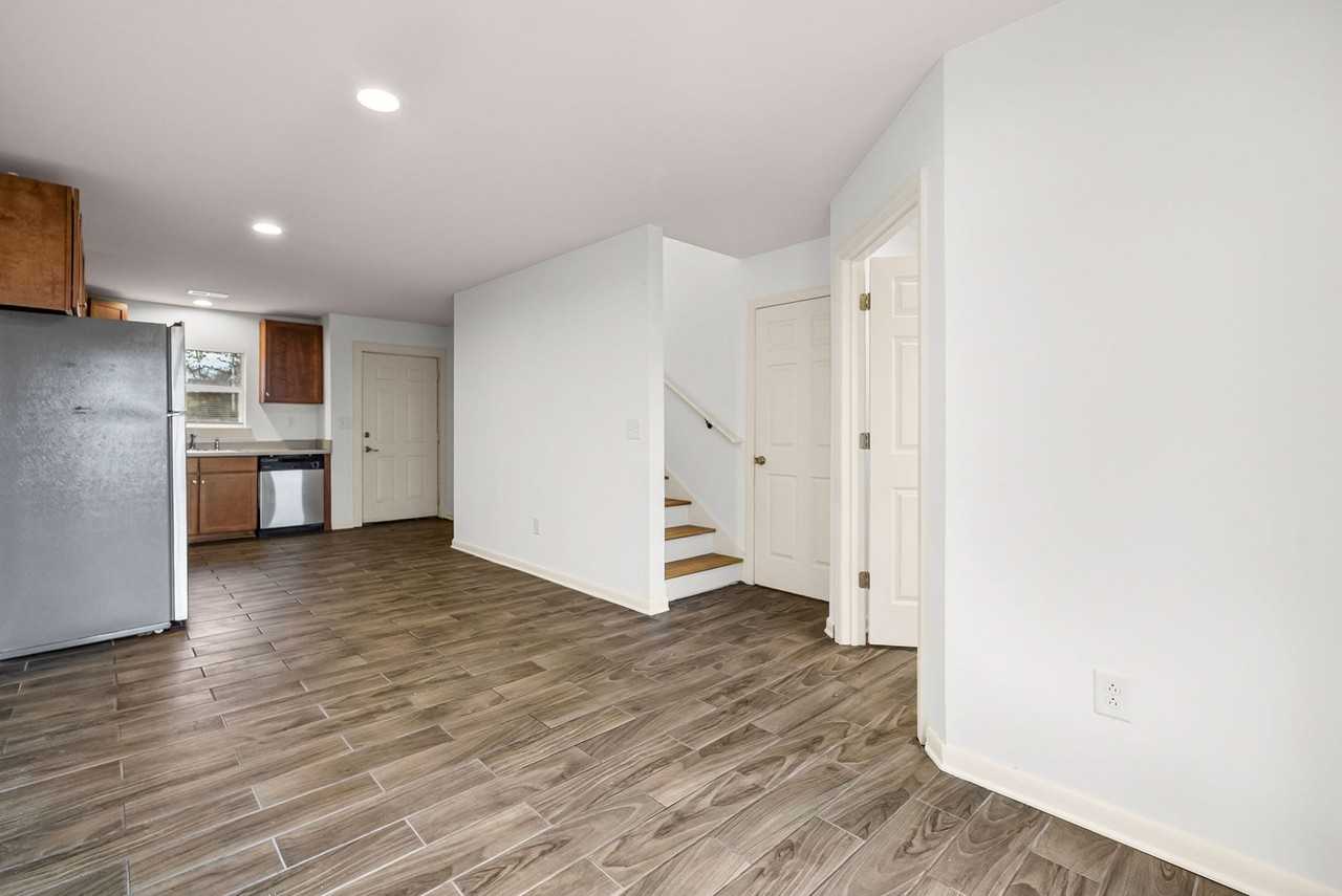 4012 Delaware Ave - Photo 6 of 19