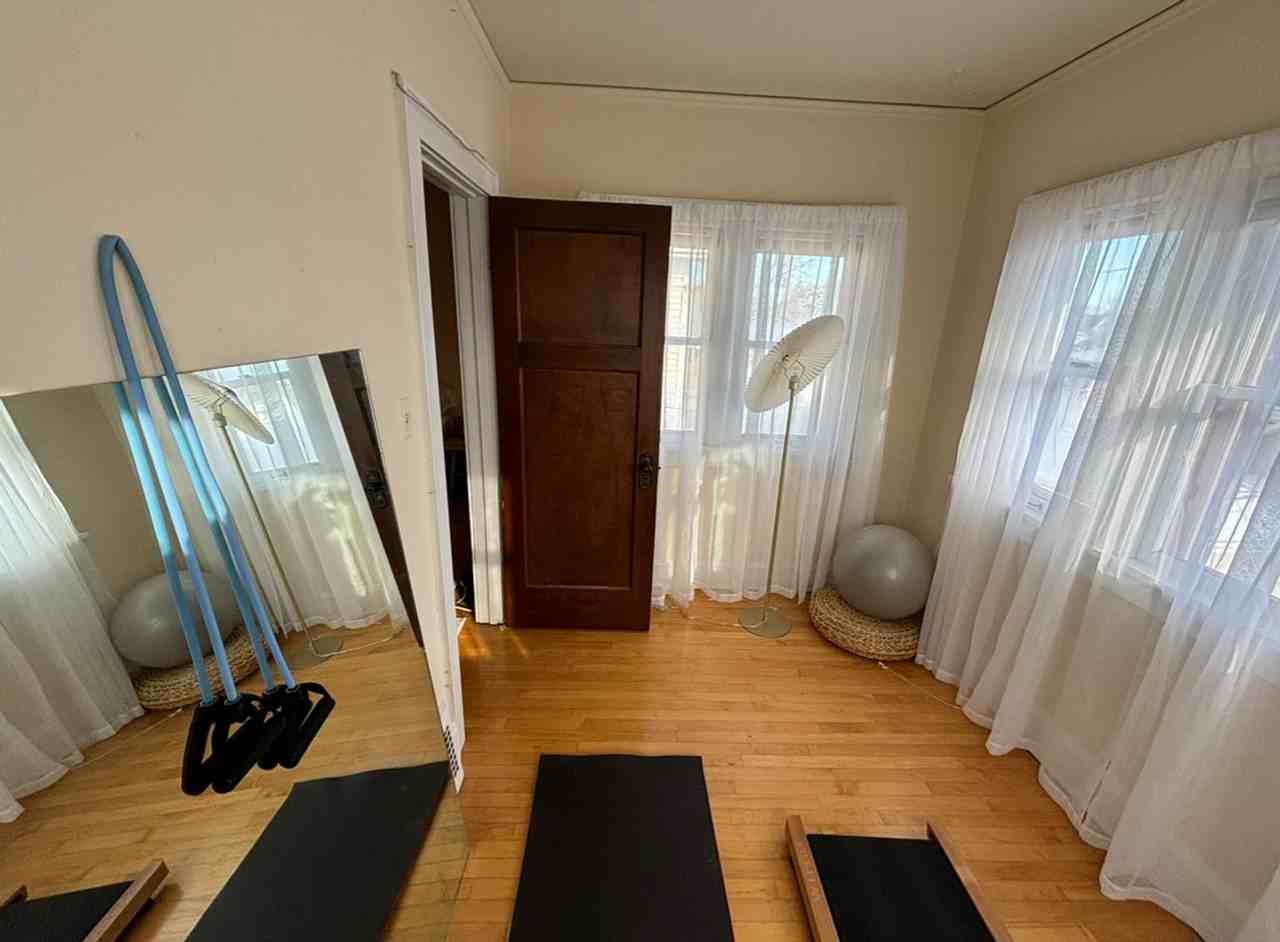 3822 N Maryland Ave - Photo 2 of 23