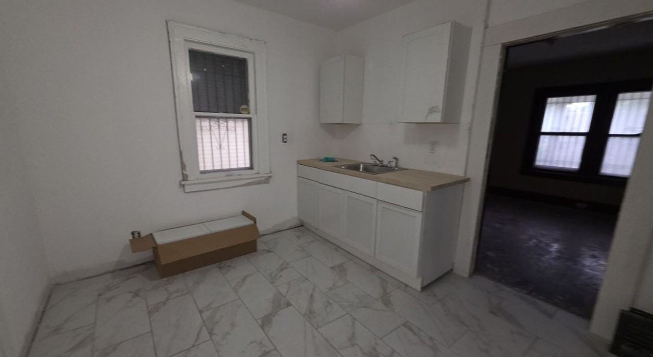 13721 Diana Ave - Photo 2 of 8