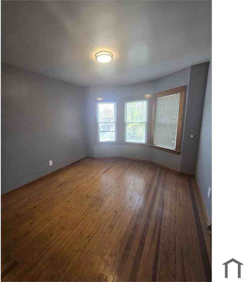 13702 Rugby Rd - Photo 4 of 6