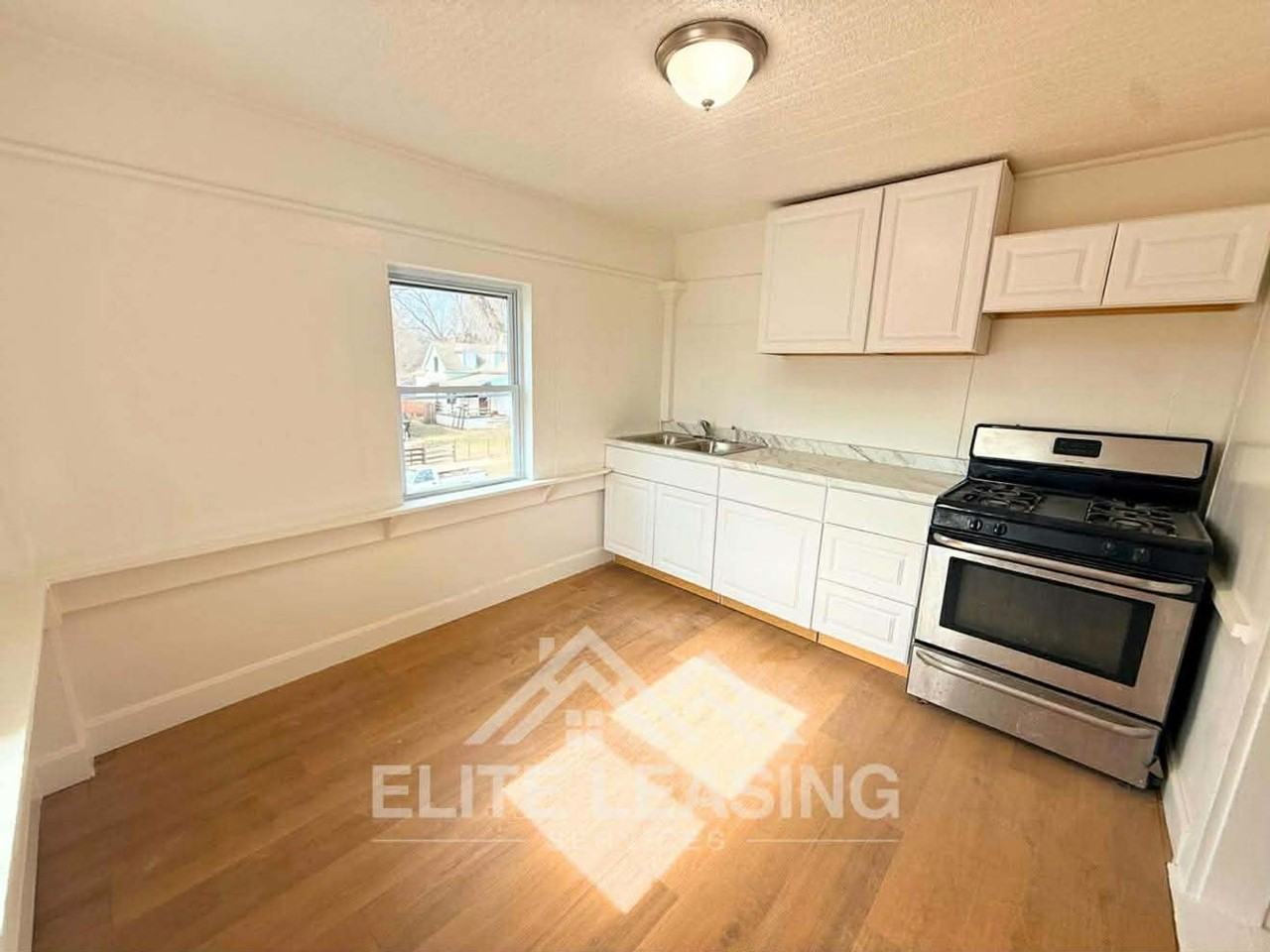 1438 SW Van Buren - Photo 2 of 10