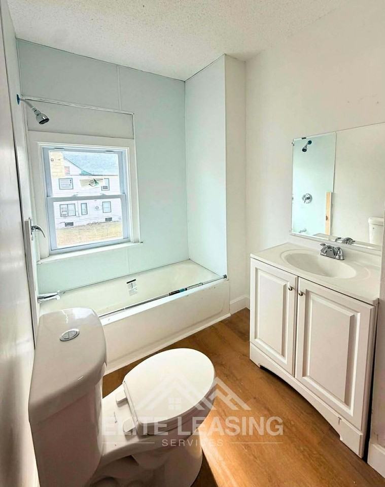 1438 SW Van Buren - Photo 3 of 10