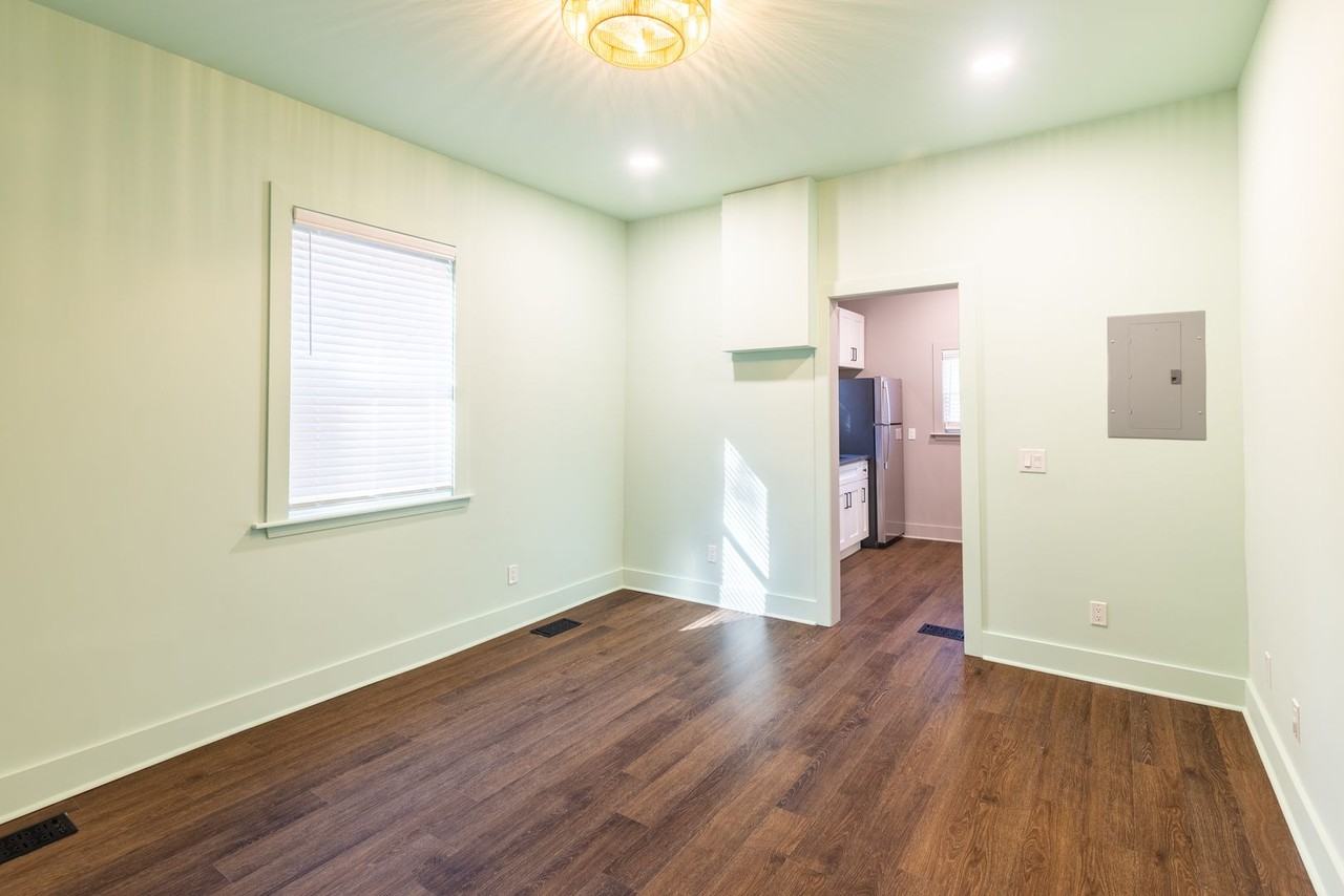 638 E 37th St #A - Photo 6 of 20