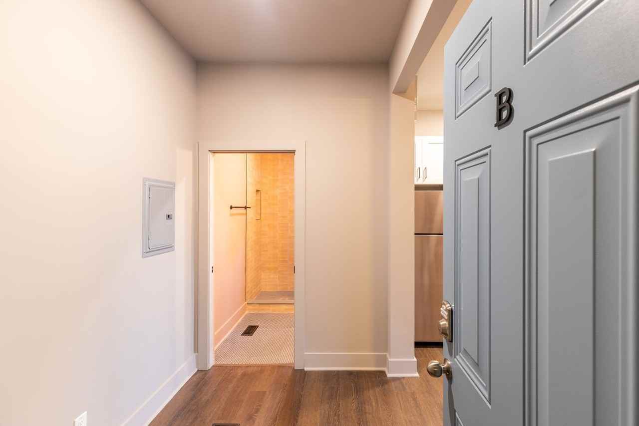 638 E 37th St #B - Photo 3 of 31