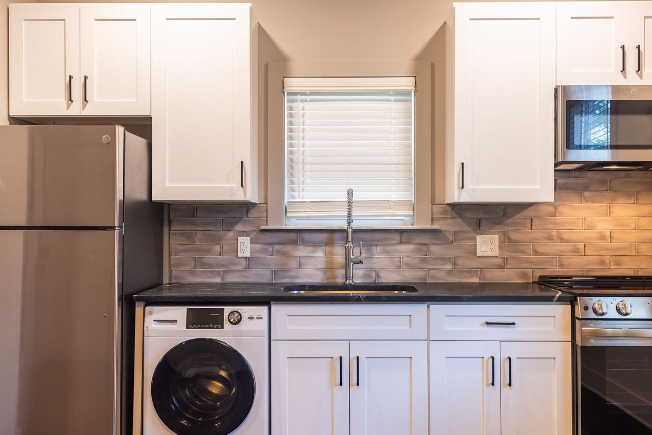 638 E 37th St #B - Photo 6 of 31