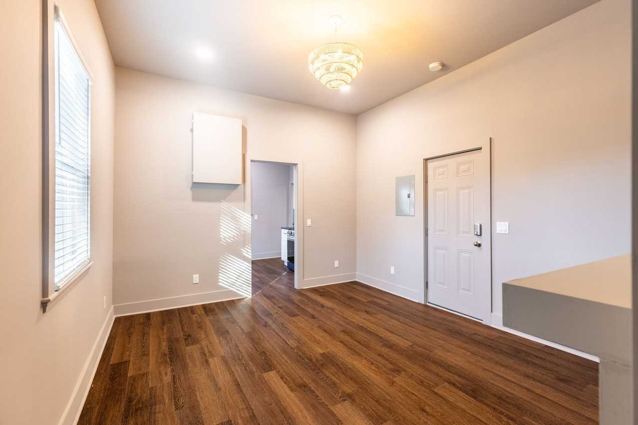 638 E 37th St #C - Photo 3 of 37