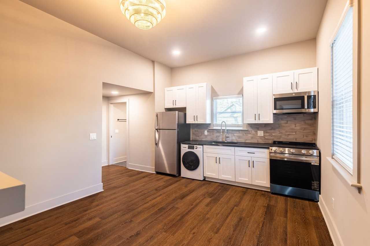 638 E 37th St #D - Photo 7 of 35