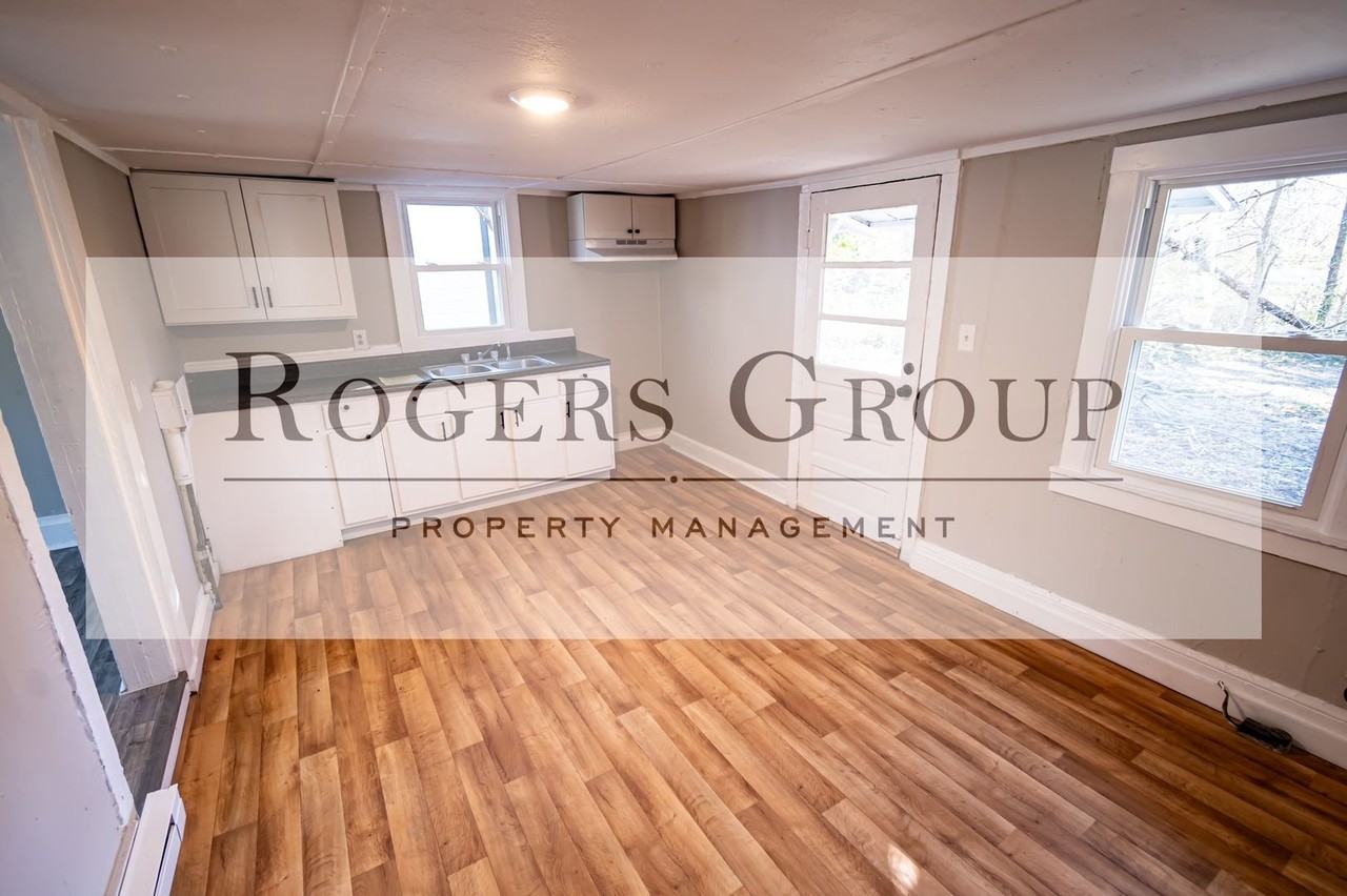 718 John St - Photo 2 of 7