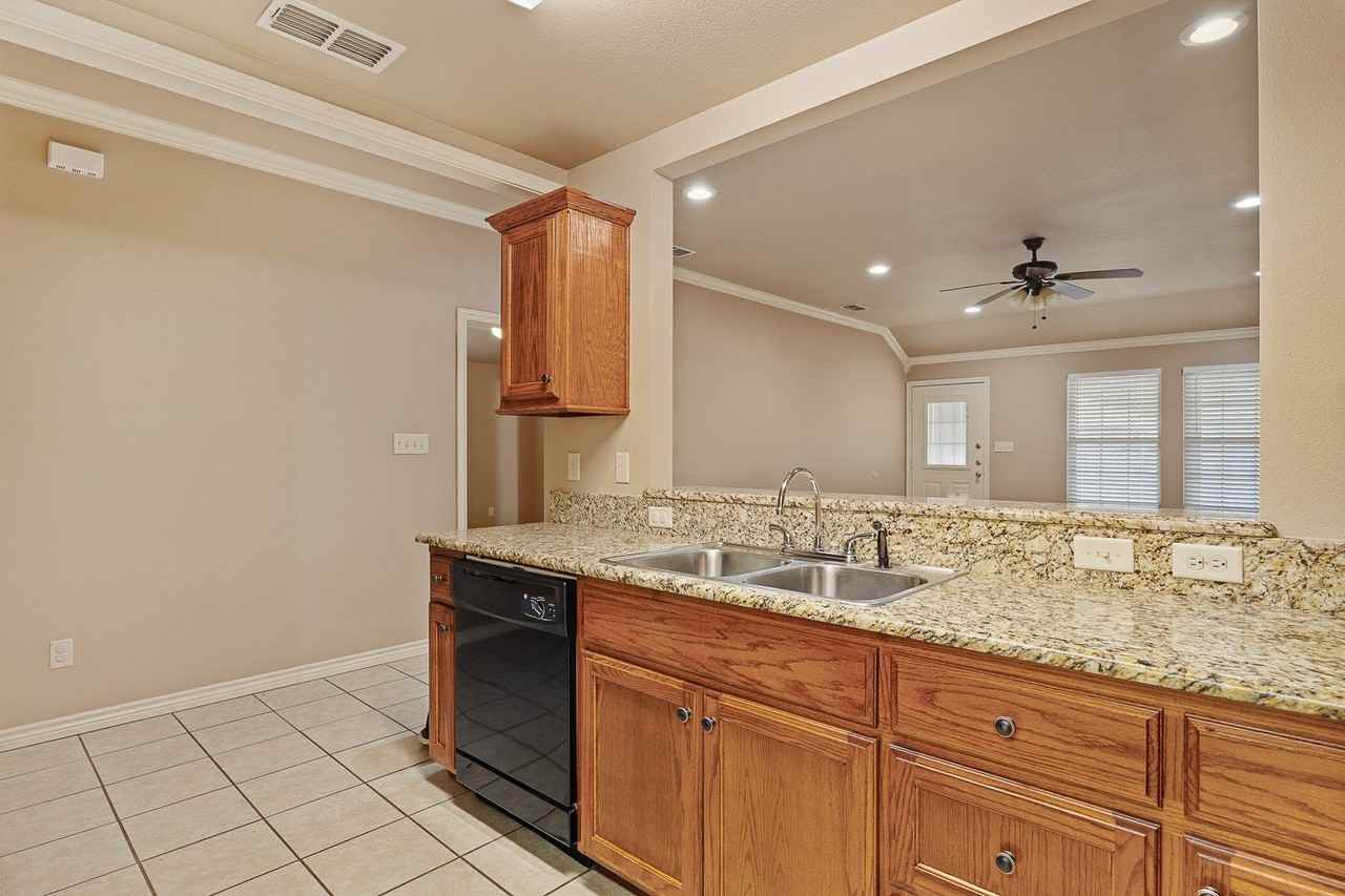 6914 County Road 1215 - Photo 3 of 17