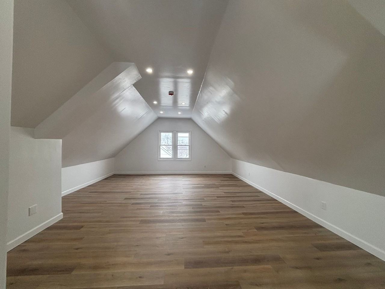 4517 Bucyrus Ave - Photo 2 of 12