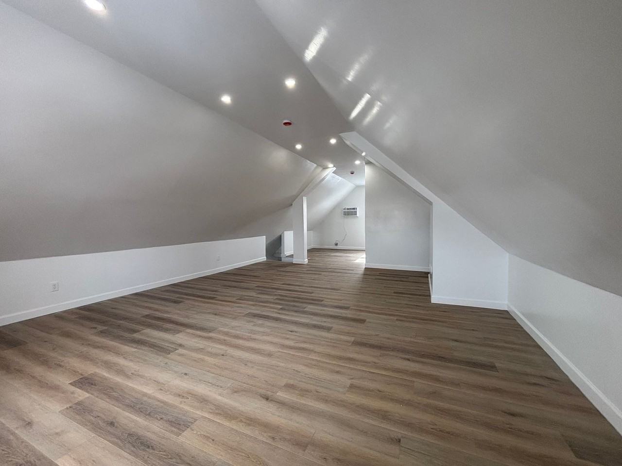 4517 Bucyrus Ave - Photo 3 of 12