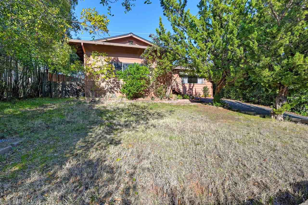 129 Russell Rd - Photo 3 of 30