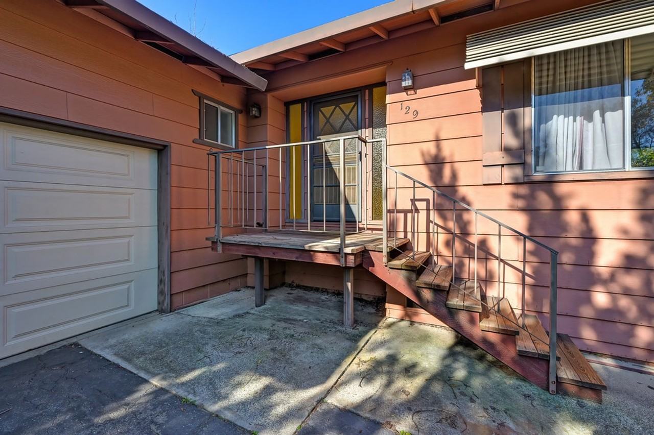 129 Russell Rd - Photo 5 of 30