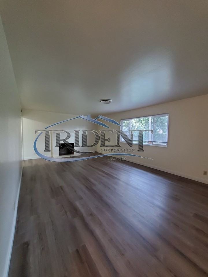 745 Queens Ave - Photo 4 of 26