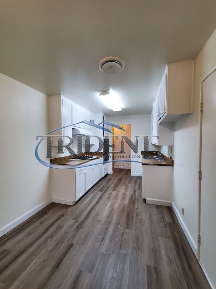 745 Queens Ave - Photo 6 of 26