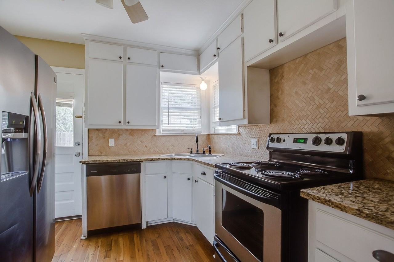 2803 32nd St - Photo 3 of 15