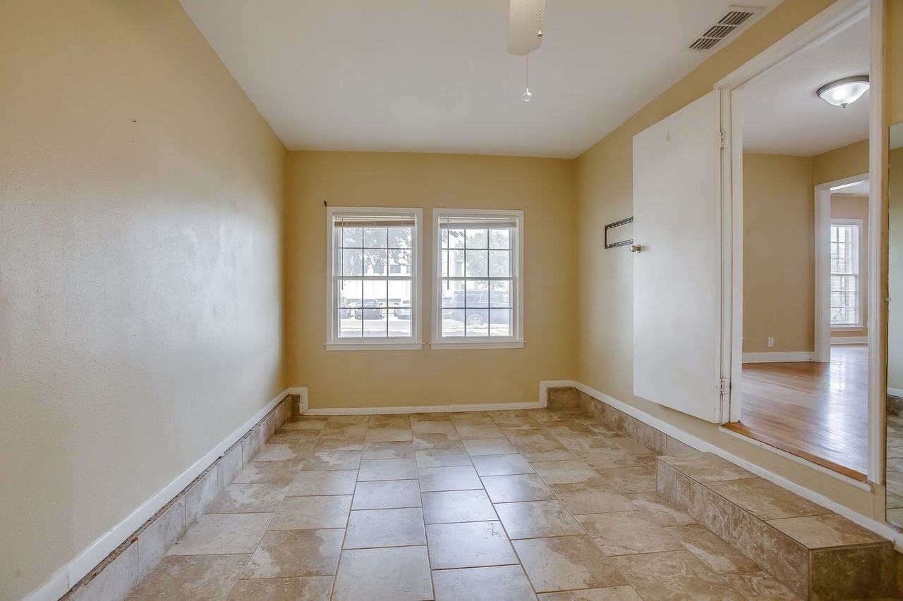 2803 32nd St - Photo 4 of 15