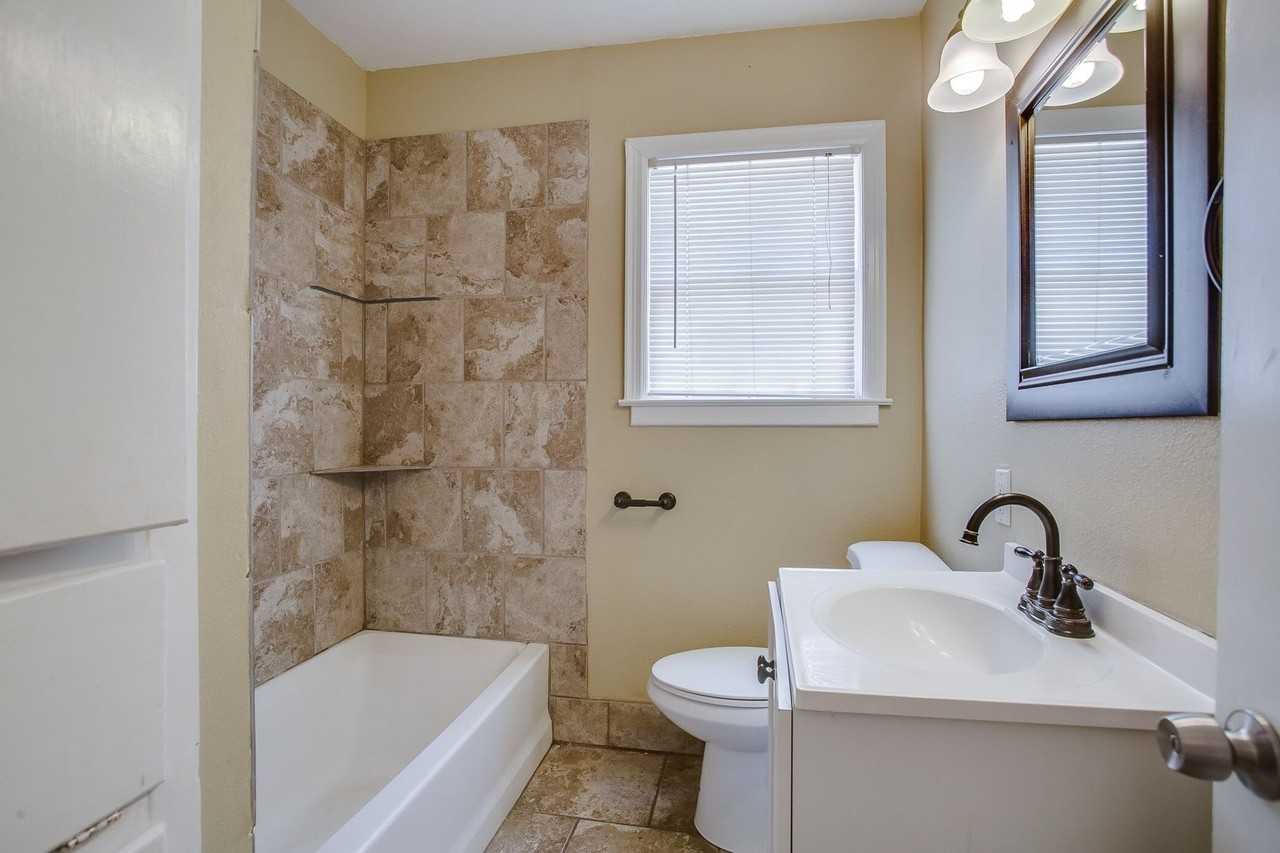 2803 32nd St - Photo 5 of 15