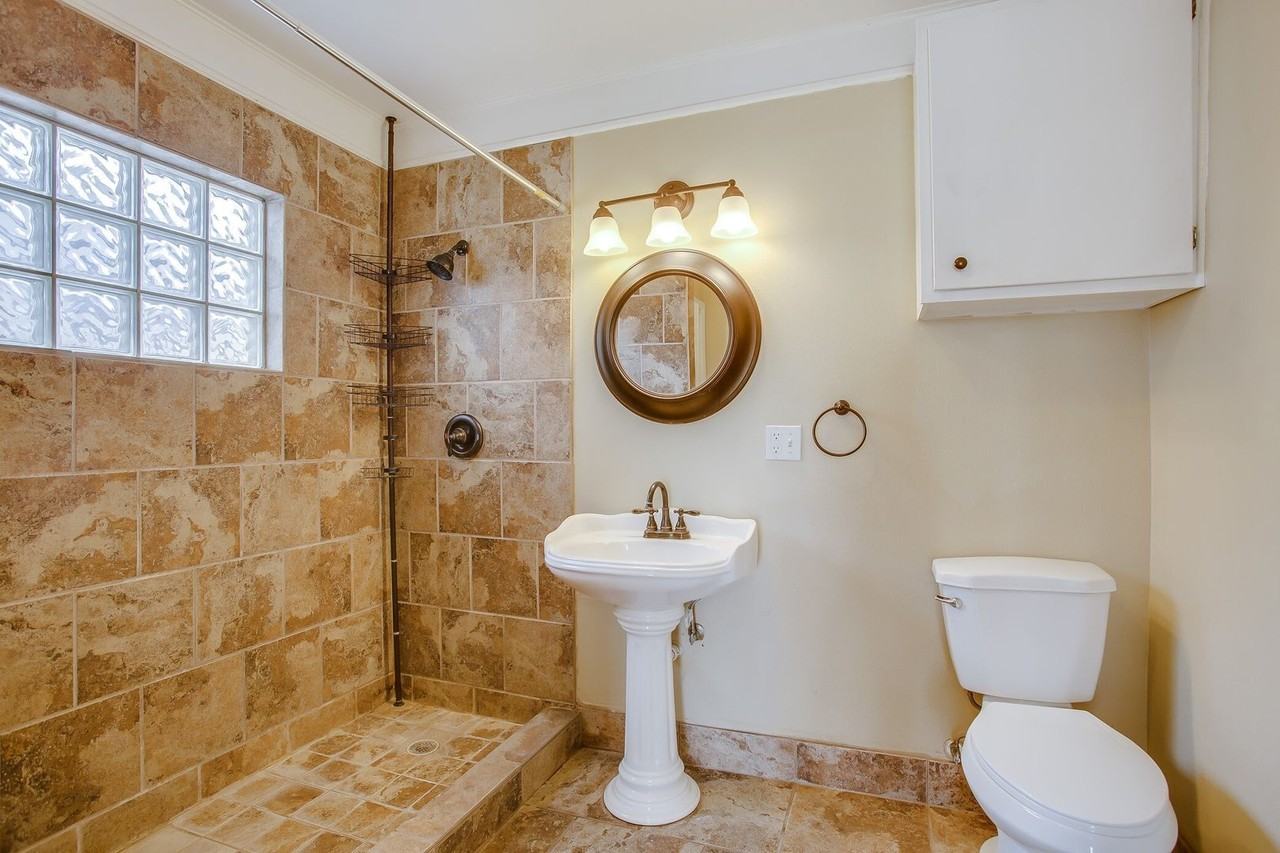 2803 32nd St - Photo 6 of 15