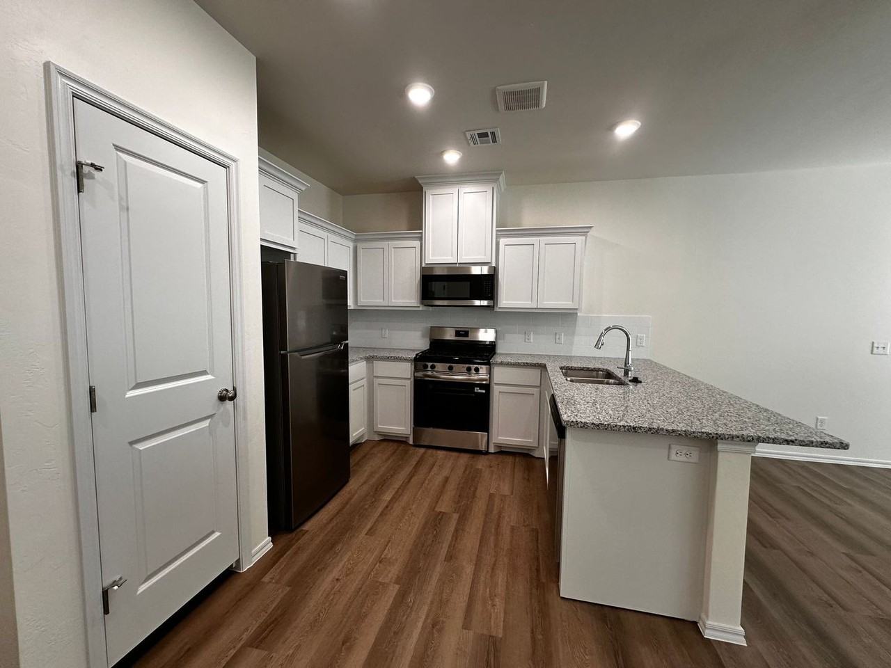 11619 Mackenzie Way - Photo 5 of 17