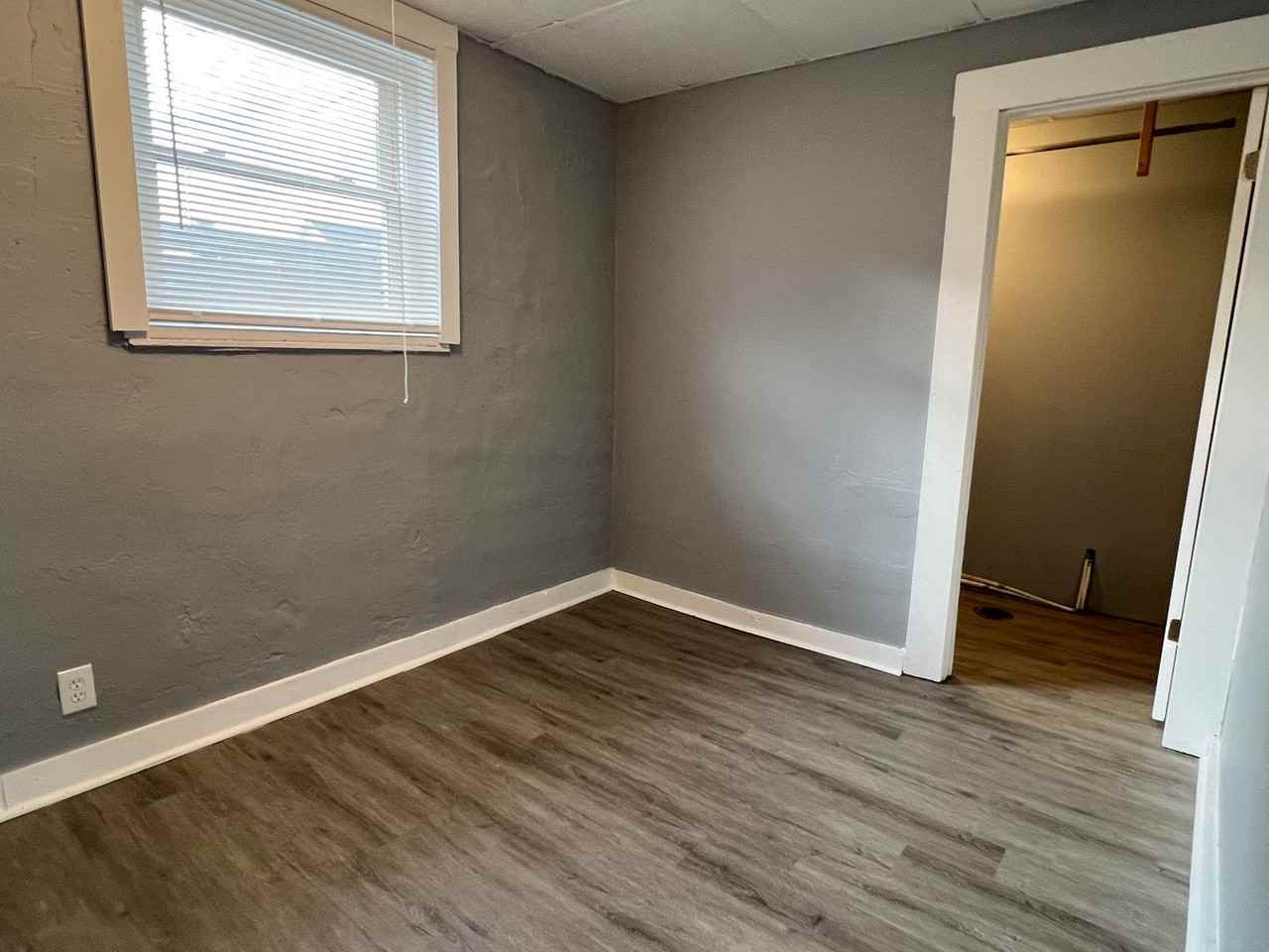 518 S State Ave - Photo 6 of 7