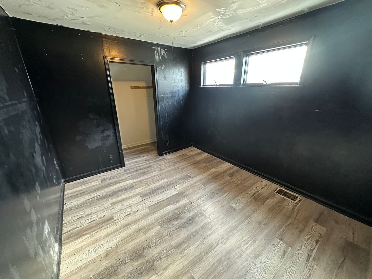 190 Young St - Photo 2 of 16