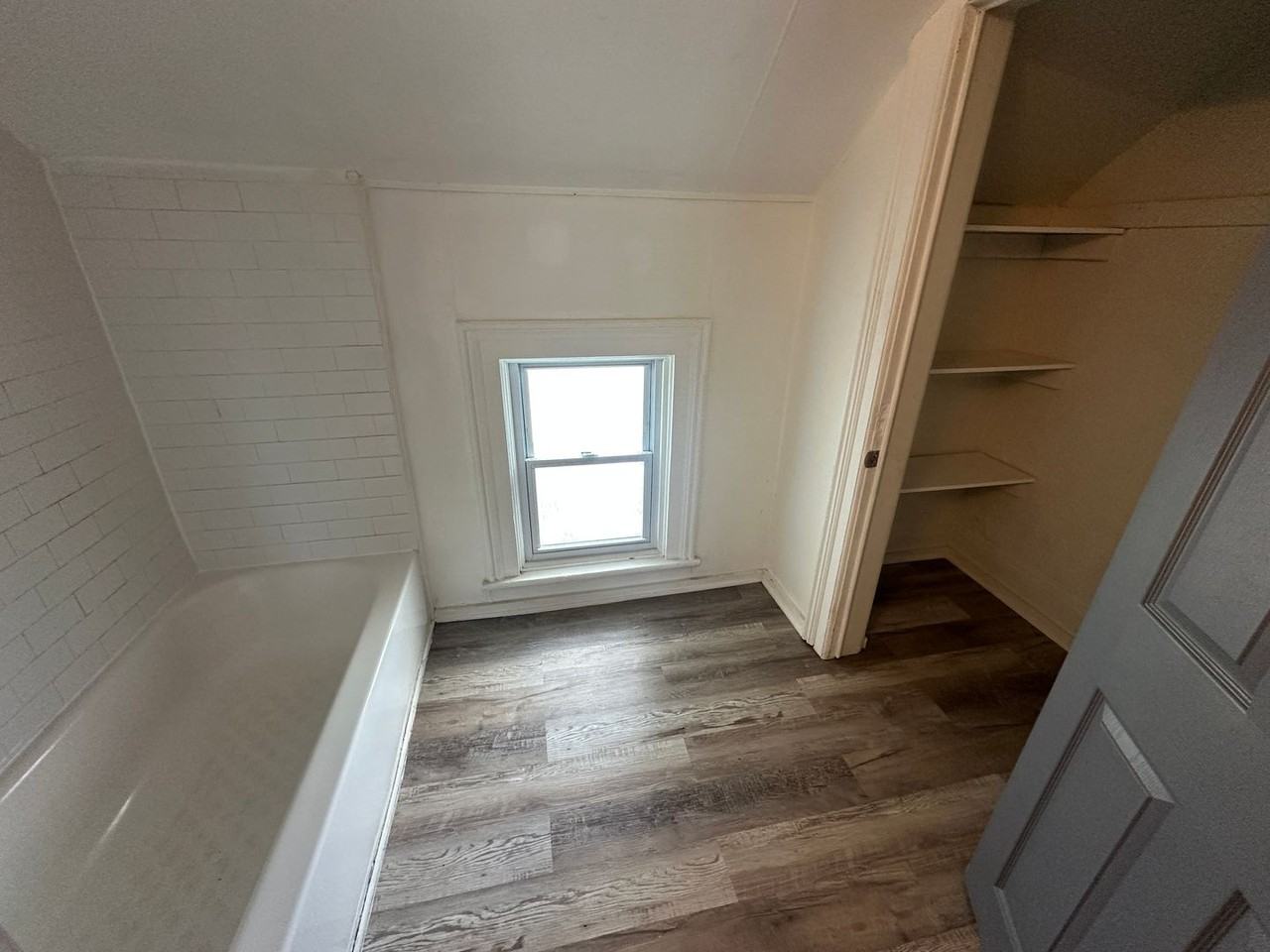 190 Young St - Photo 3 of 16